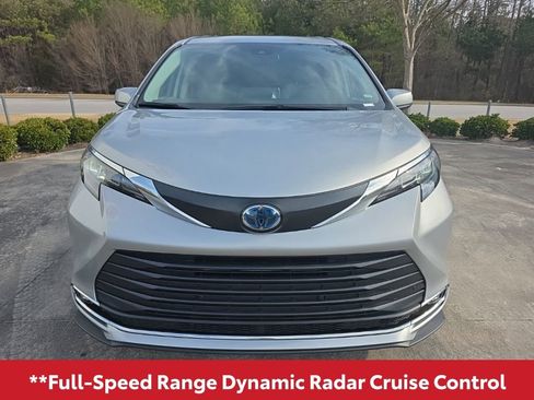 Used 2024 Toyota Sienna XLE image 12