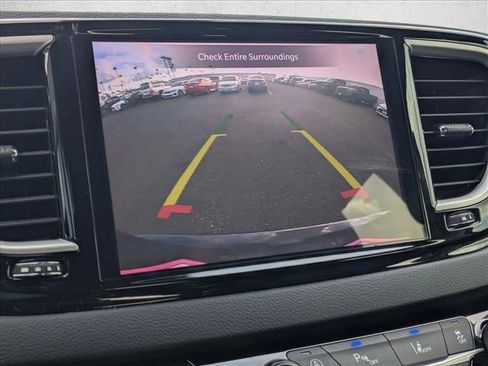 Used 2022 Chrysler Pacifica Touring-L image 14