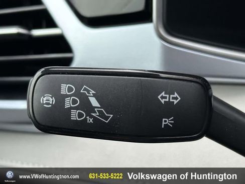 Certified 2025 Volkswagen Taos SE w/ Panoramic Sunroof Package image 35