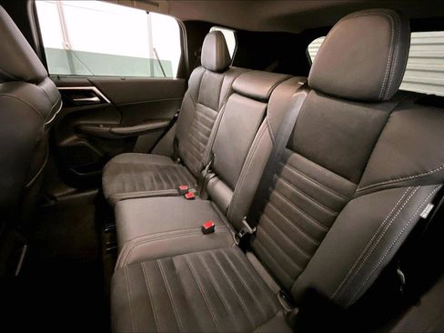 Used 2022 Mitsubishi Outlander SE image 25