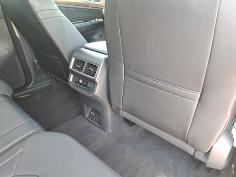 Certified 2026 Volkswagen Atlas SE w/ Panoramic Sunroof Package FWD image 11