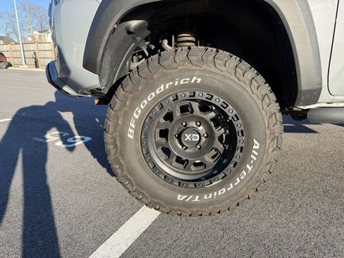 Used 2018 Toyota Tacoma TRD Off-Road image 14