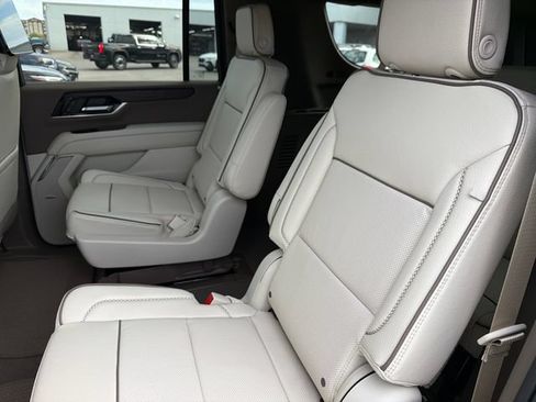 New 2026 GMC Yukon XL Denali w/ Denali Reserve Package AWD/4WD image 19