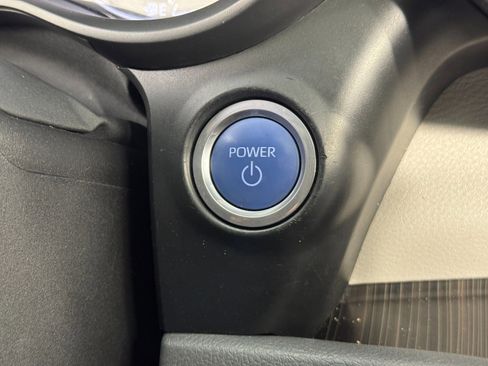 Used 2021 Toyota Sienna Limited image 24