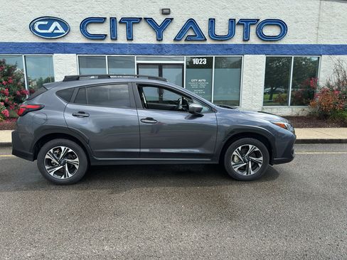 Used 2025 Subaru Crosstrek 2.5i Premium AWD/4WD image 3