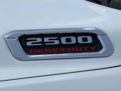 Used 2022 RAM 2500 Tradesman w/ Chrome Appearance Group AWD/4WD image 10