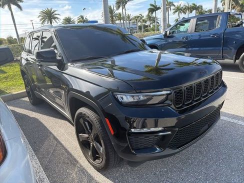 Used 2025 Jeep Grand Cherokee Limited w/ Black Appearance Package image 2