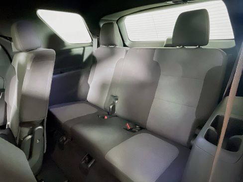 Used 2023 Chevrolet Traverse LT image 28