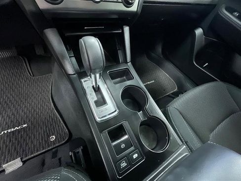 Used 2017 Subaru Outback 2.5i Premium image 16