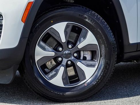 Used 2024 Jeep Grand Cherokee Limited 4xe AWD/4WD image 3