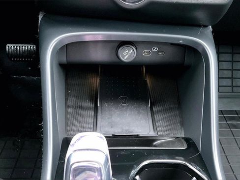 Certified 2026 Volvo XC40 B5 Plus w/ Protection Package Premier image 15