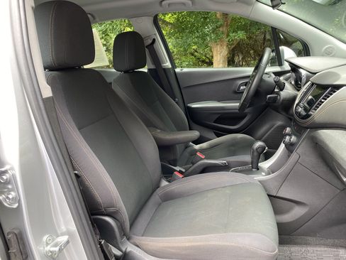 Used 2018 Chevrolet Trax LS FWD image 31