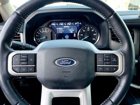 Used 2023 Ford Expedition XLT image 26