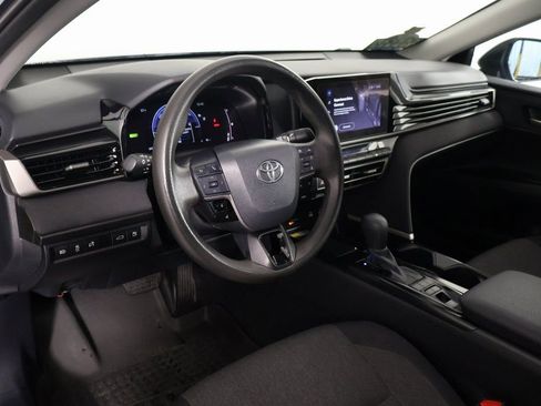 Used 2025 Toyota Camry LE image 7