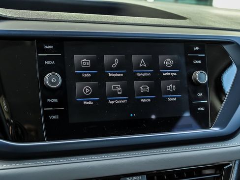 Used 2024 Volkswagen Taos SE w/ Panoramic Sunroof Package FWD image 23