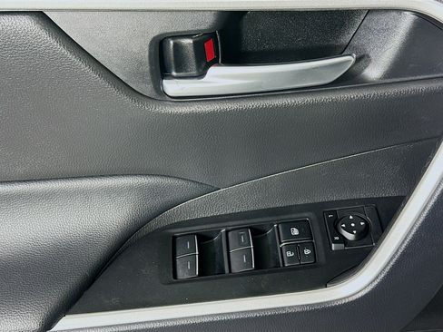 Used 2025 Toyota RAV4 XLE w/ Convenience Package FWD image 14