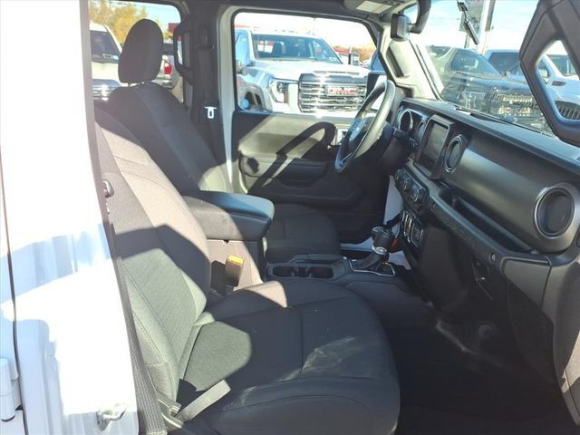 Used 2022 Jeep Wrangler Unlimited Sport AWD/4WD image 25