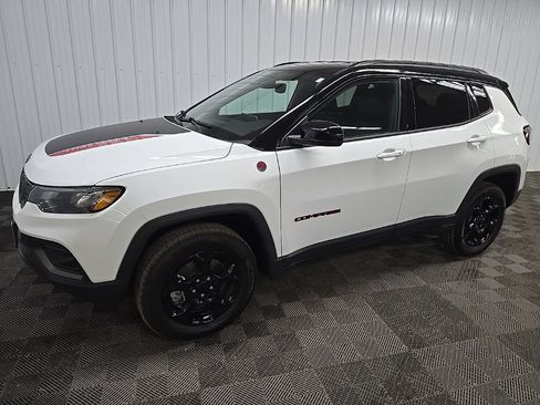 Used 2024 Jeep Compass Trailhawk AWD/4WD image 6
