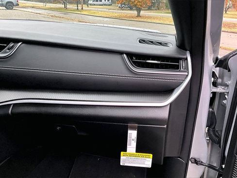 Used 2025 Jeep Grand Cherokee L Laredo w/ Luxury Tech Group I image 16