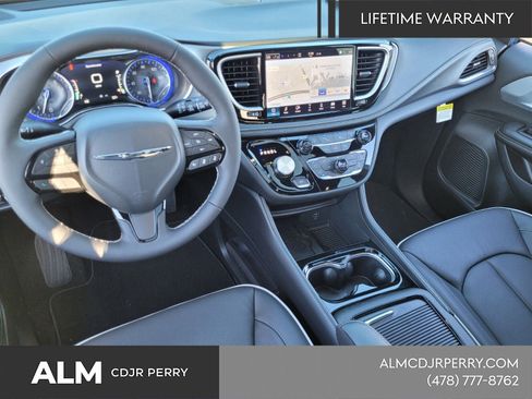 New 2026 Chrysler Pacifica Limited w/ S Appearance Package FWD image 8