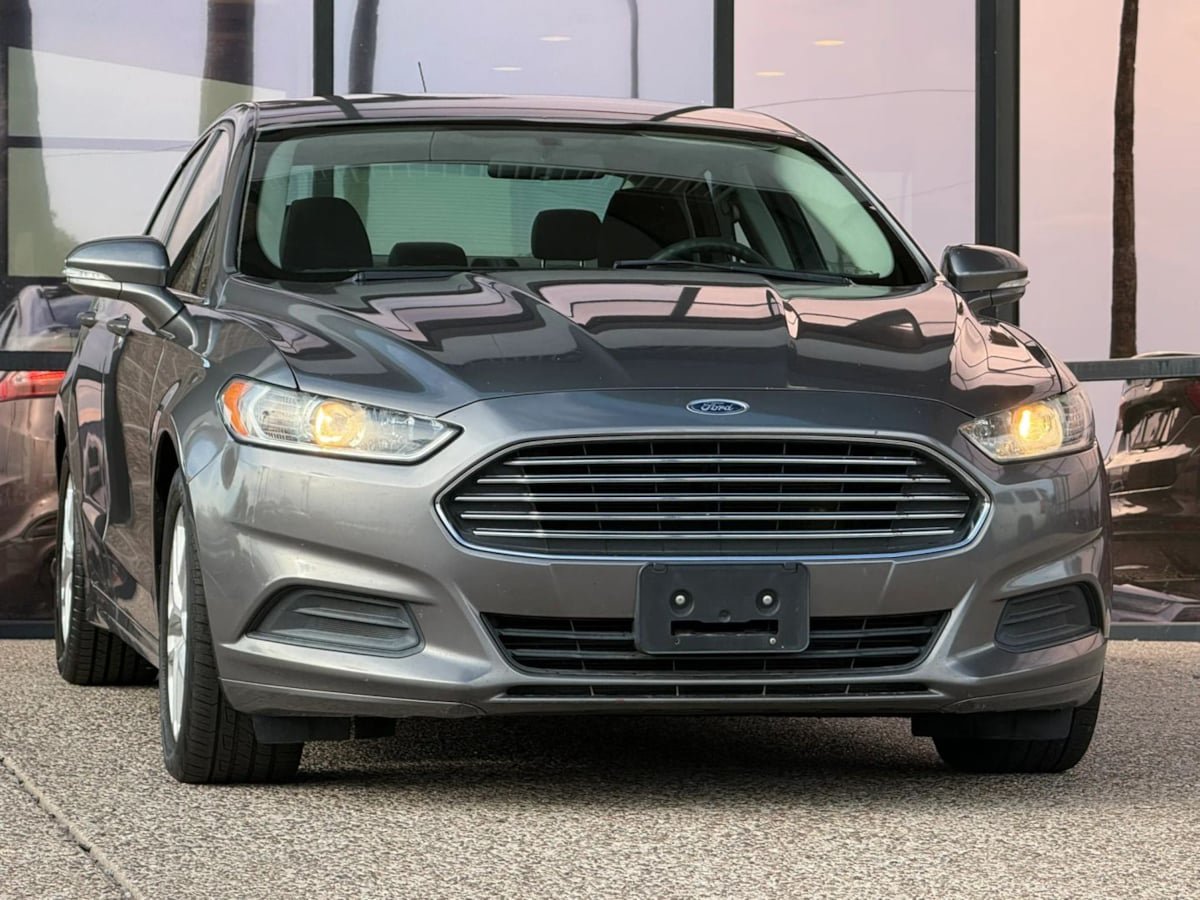 Used 2014 Ford Fusion SE FWD image 18