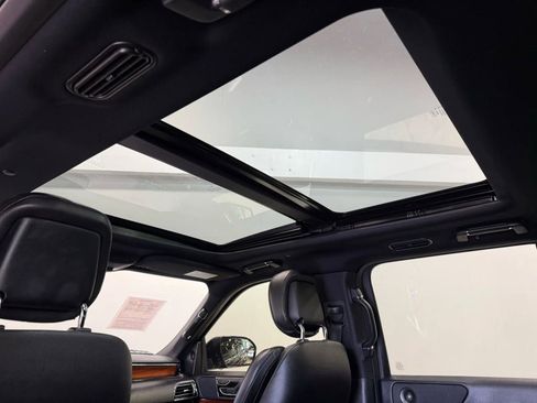 Used 2018 Lincoln Navigator Select image 26