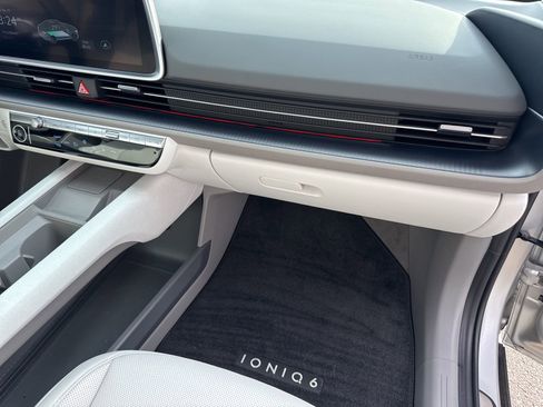 Used 2025 Hyundai Ioniq 6 Limited image 37