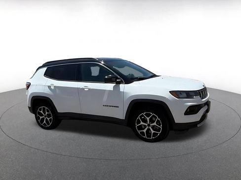 Used 2025 Jeep Compass Limited AWD/4WD image 2