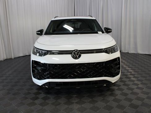 New 2025 Volkswagen Tiguan SE R-Line image 30