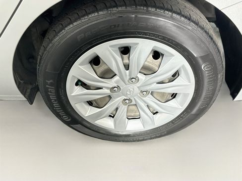 Used 2022 Hyundai Accent SE FWD image 11