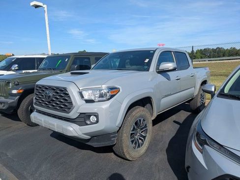 Used 2020 Toyota Tacoma TRD Sport AWD/4WD image 5