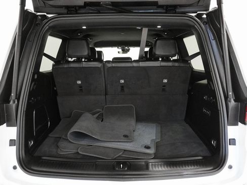 Used 2024 Jeep Wagoneer Series III w/ Flexible Seating Group image 8