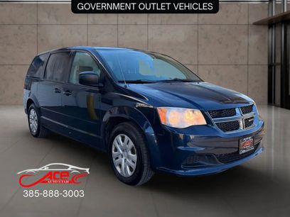 Used 2017 Dodge Grand Caravan SE w/ UConnect Hands-Free Group