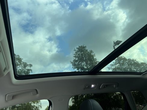 Certified 2022 Volkswagen Taos SE w/ Panoramic Sunroof Package FWD image 24