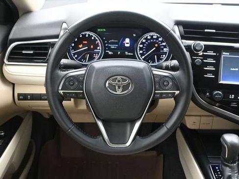 Used 2018 Toyota Camry XLE FWD image 23