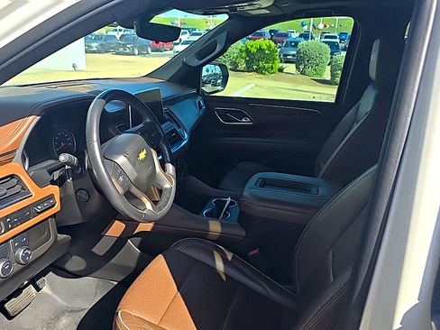 Used 2021 Chevrolet Suburban High Country RWD image 19