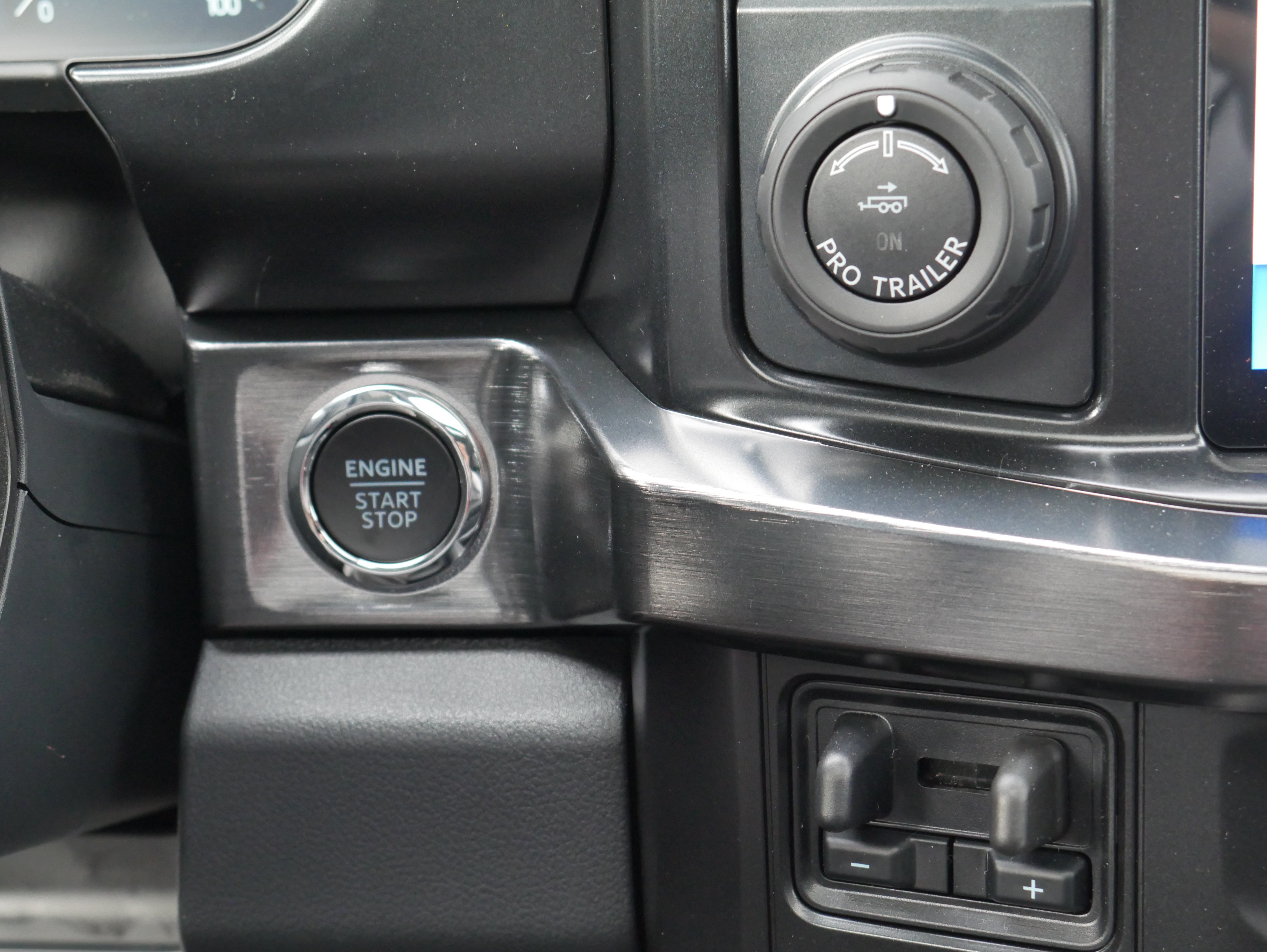 New 2027 Ford F350 Lariat w/ Lariat Premium Package AWD/4WD image 9