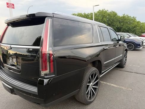 Used 2019 Cadillac Escalade ESV Platinum AWD/4WD image 3