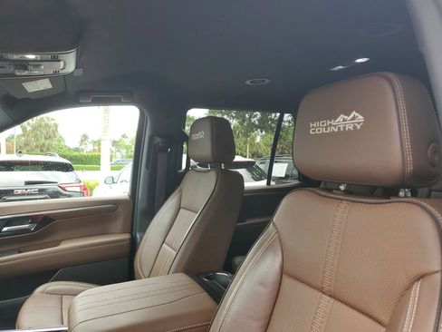 Certified 2025 Chevrolet Tahoe High Country AWD/4WD image 21
