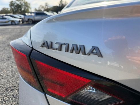 Used 2024 Nissan Altima 2.5 SV image 17