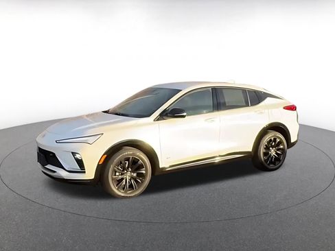 Used 2025 Buick Envista Sport Touring image 4