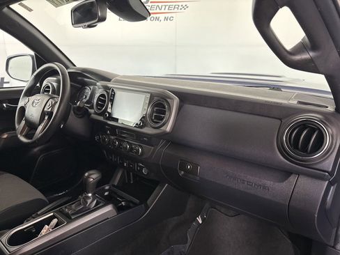 Used 2022 Toyota Tacoma TRD Sport w/ Technology Package image 30