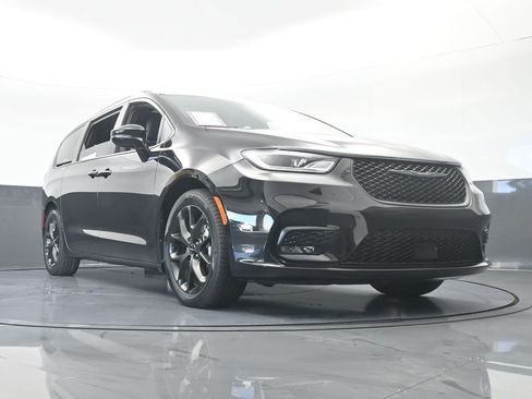 Used 2023 Chrysler Pacifica Limited w/ S Appearance Package image 66