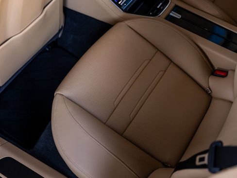 Certified 2023 Porsche Panamera Platinum Edition image 30