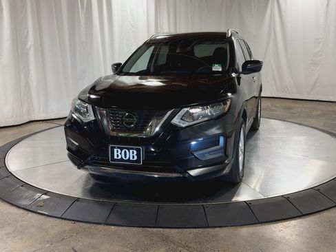 Used 2020 Nissan Rogue SV image 4