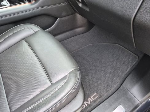 Certified 2025 GMC Yukon Denali RWD image 41