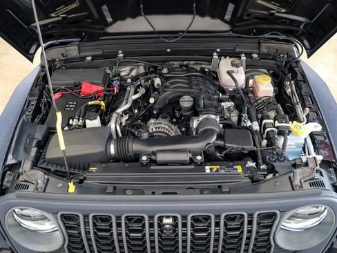 Used 2024 Jeep Wrangler Unlimited Rubicon w/ Technology Group image 33