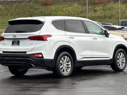 Used 2019 Hyundai Santa Fe SE image 3