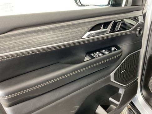 Used 2024 Jeep Wagoneer Series III w/ Flexible Seating Group AWD/4WD image 16