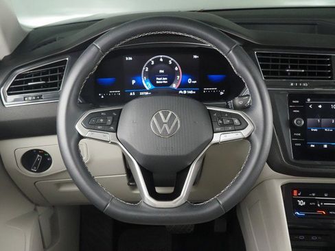 Used 2023 Volkswagen Tiguan SE FWD image 18